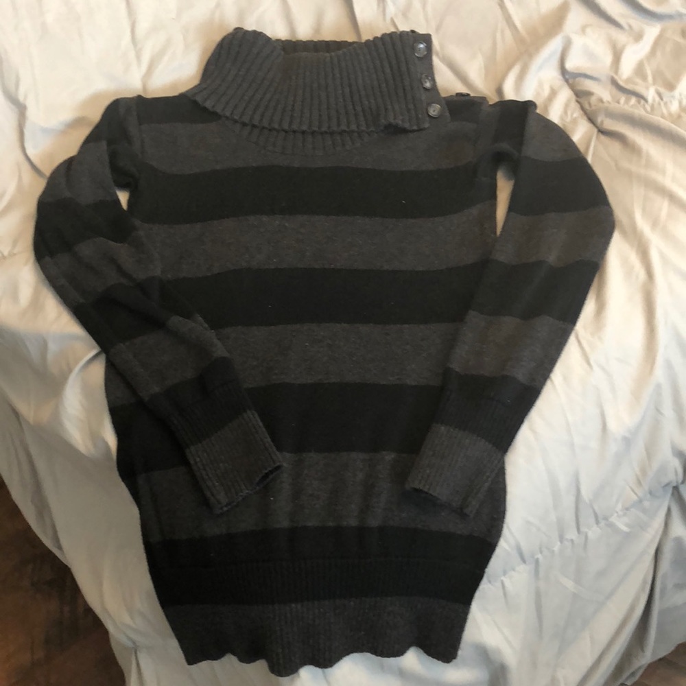 Banana republic sweater-MUST GO!!!!